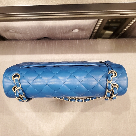 Chanel -- Classic Double Flap - Picture 6 of 16